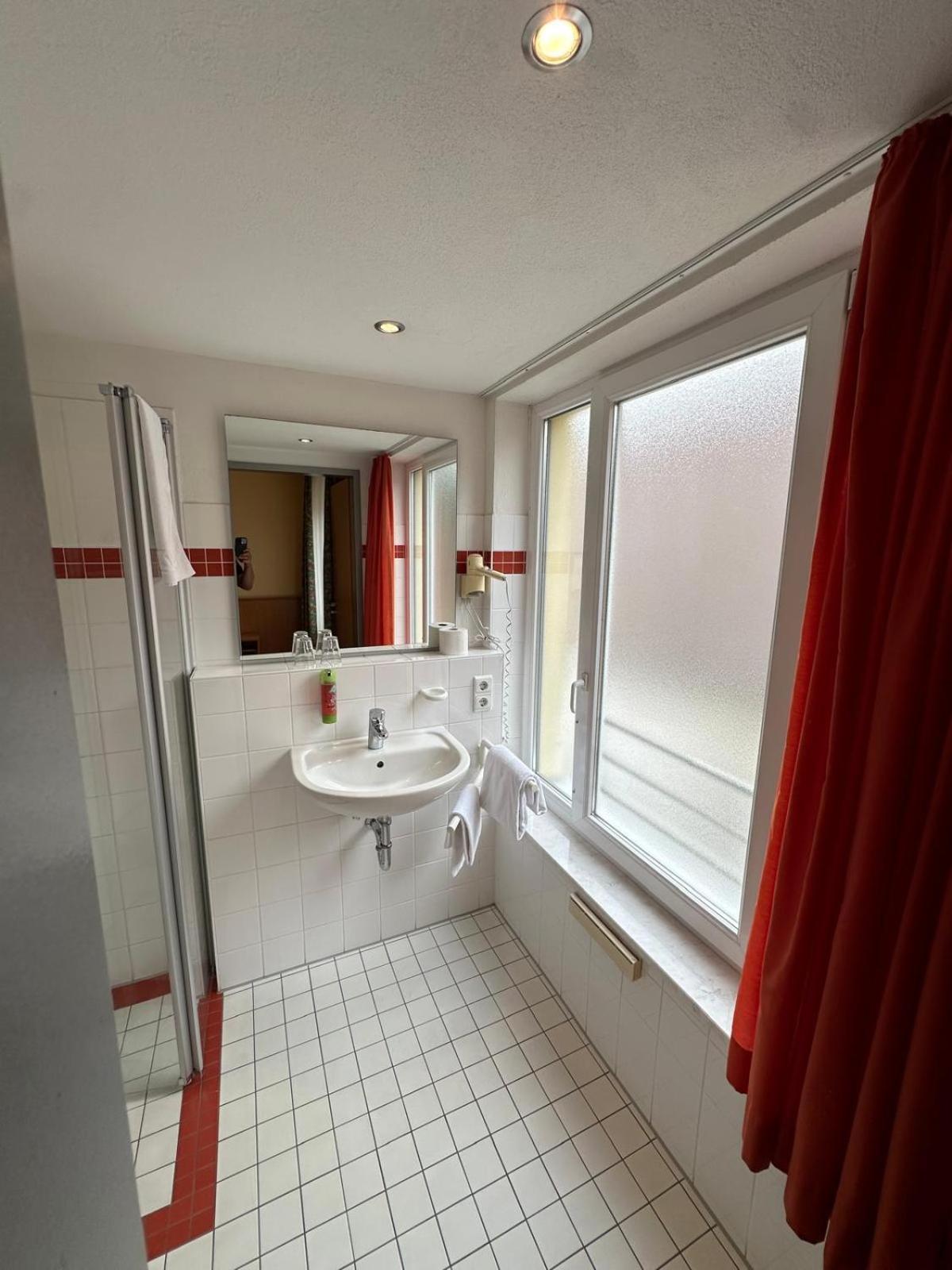 Gasthaus - Hotel Neue Post Meitingen Экстерьер фото