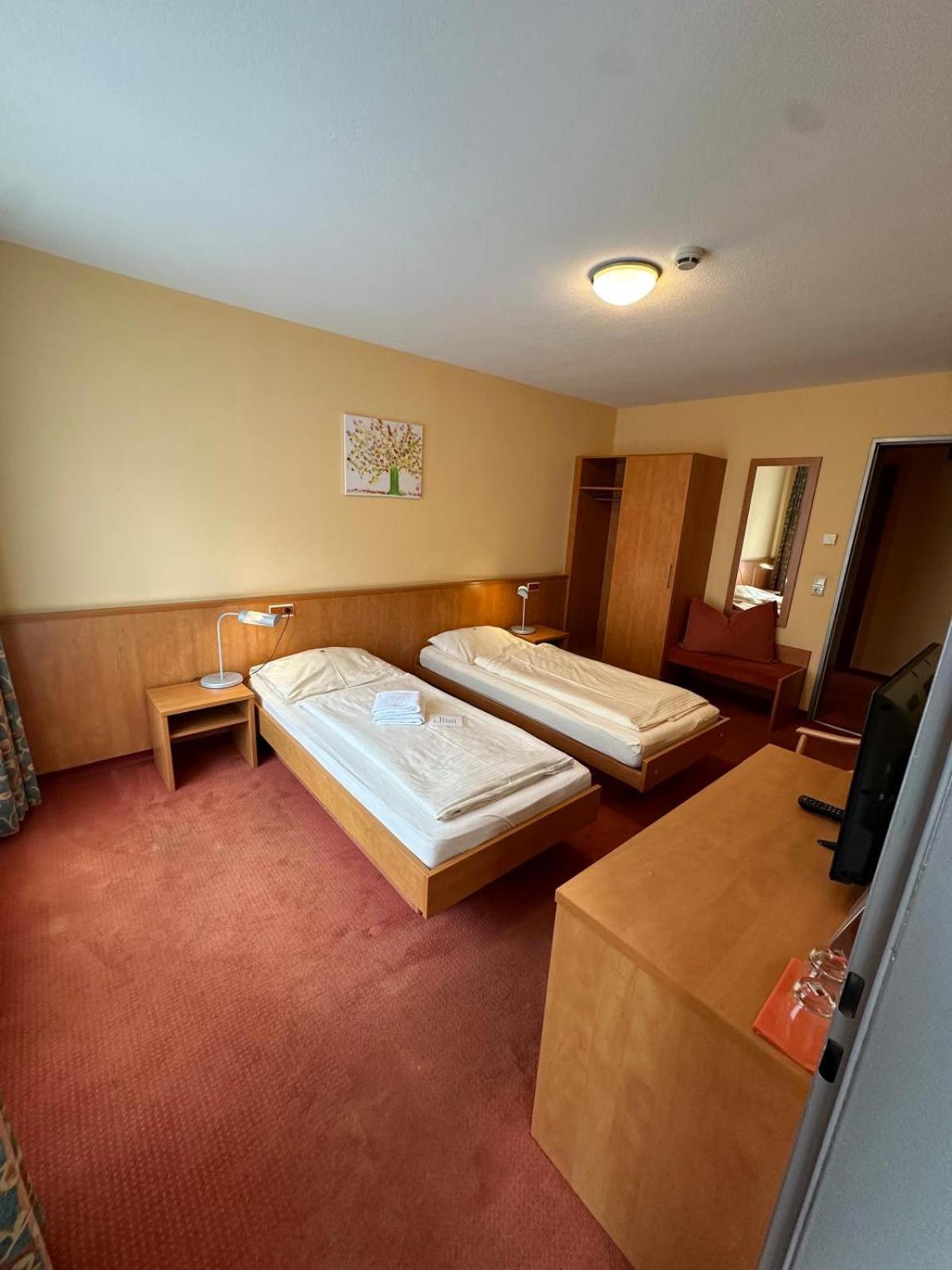 Gasthaus - Hotel Neue Post Meitingen Экстерьер фото