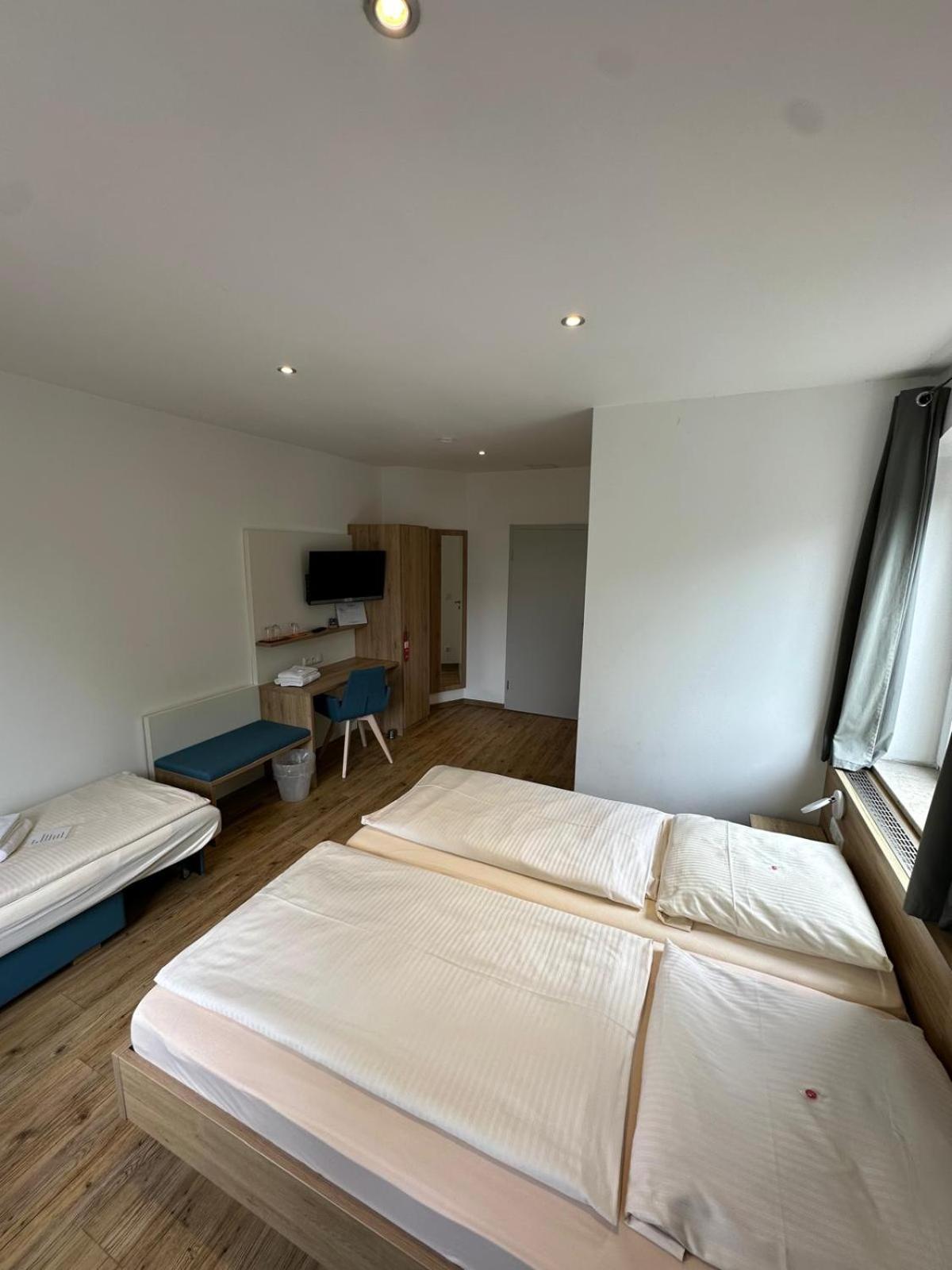 Gasthaus - Hotel Neue Post Meitingen Экстерьер фото