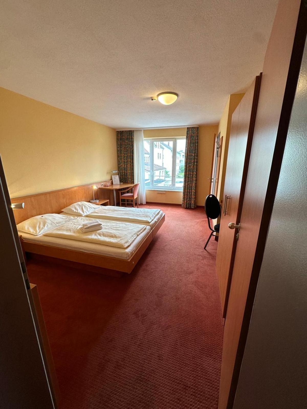 Gasthaus - Hotel Neue Post Meitingen Экстерьер фото