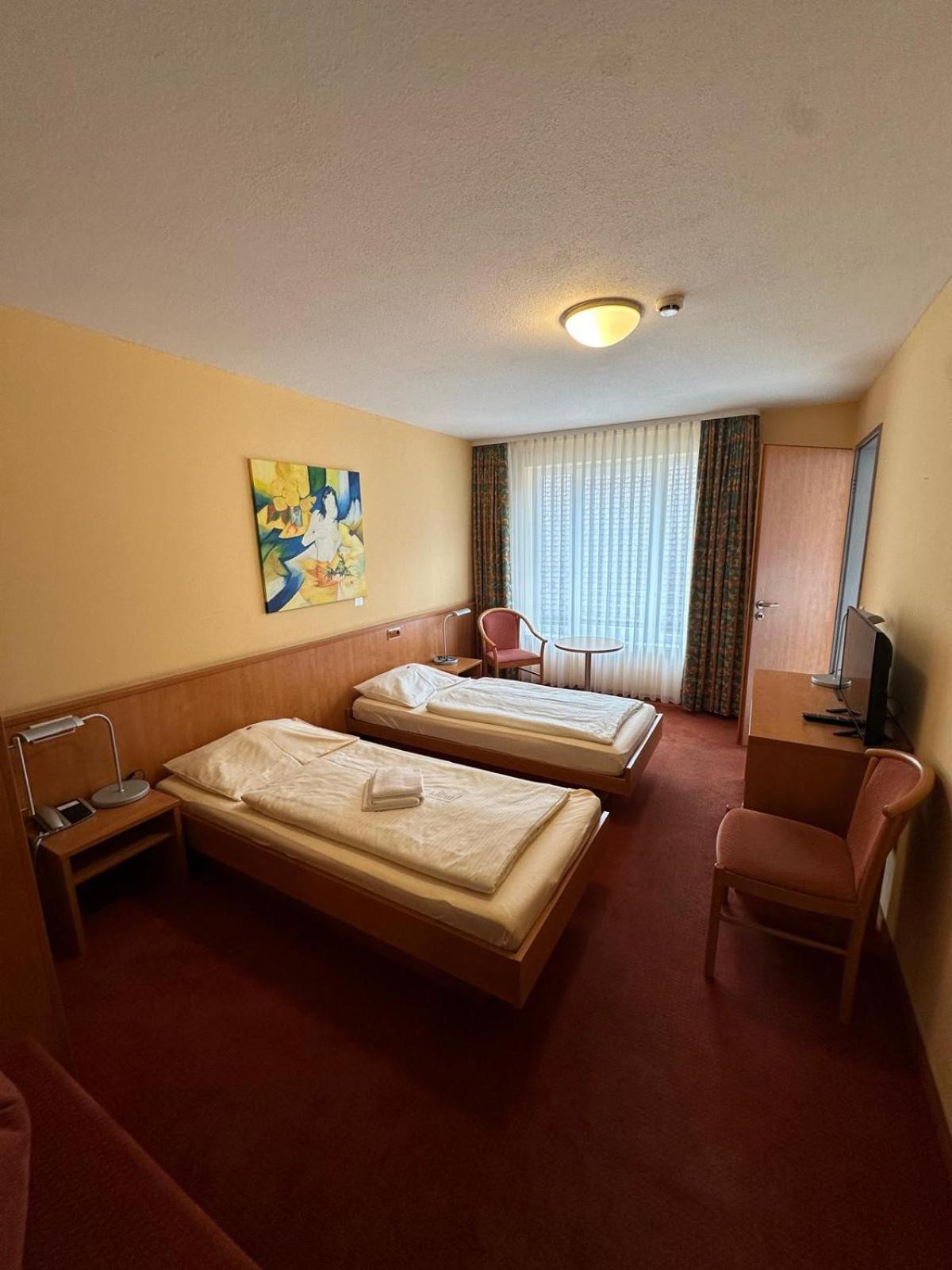 Gasthaus - Hotel Neue Post Meitingen Экстерьер фото