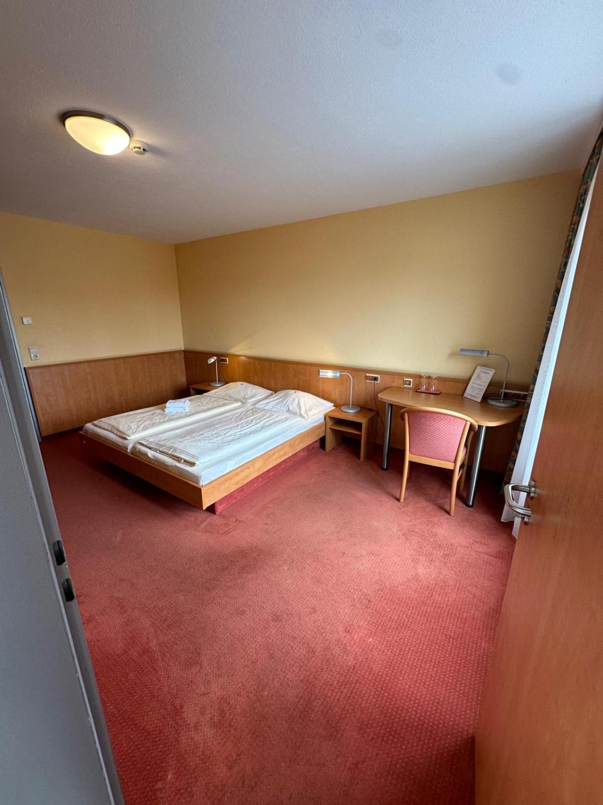Gasthaus - Hotel Neue Post Meitingen Экстерьер фото