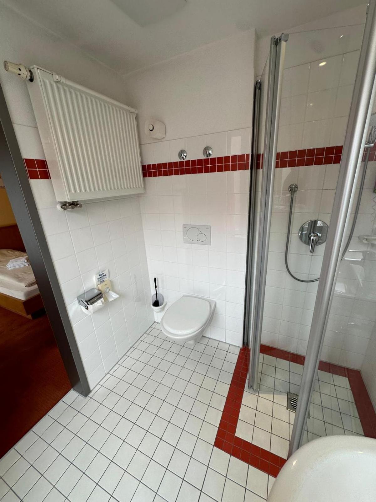 Gasthaus - Hotel Neue Post Meitingen Экстерьер фото
