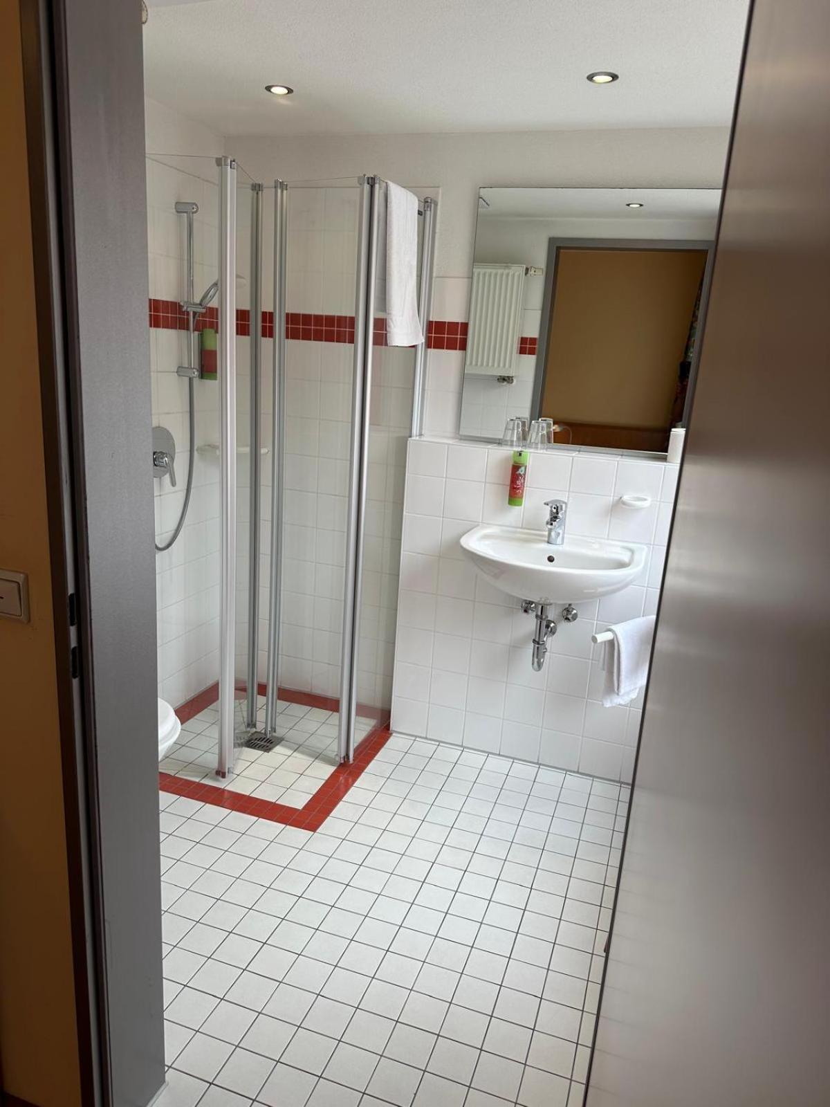Gasthaus - Hotel Neue Post Meitingen Экстерьер фото