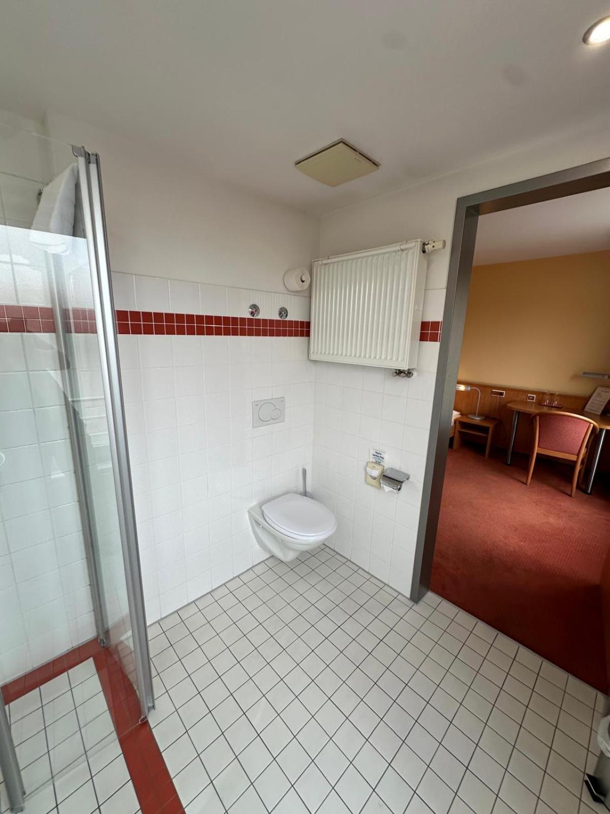 Gasthaus - Hotel Neue Post Meitingen Экстерьер фото
