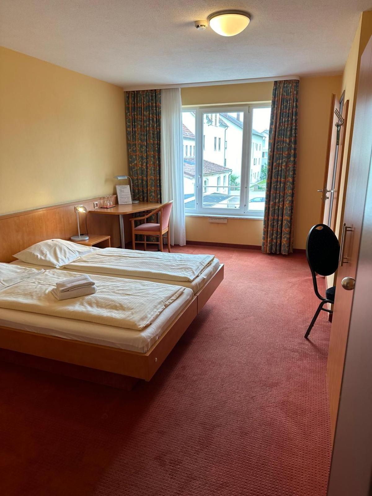Gasthaus - Hotel Neue Post Meitingen Экстерьер фото